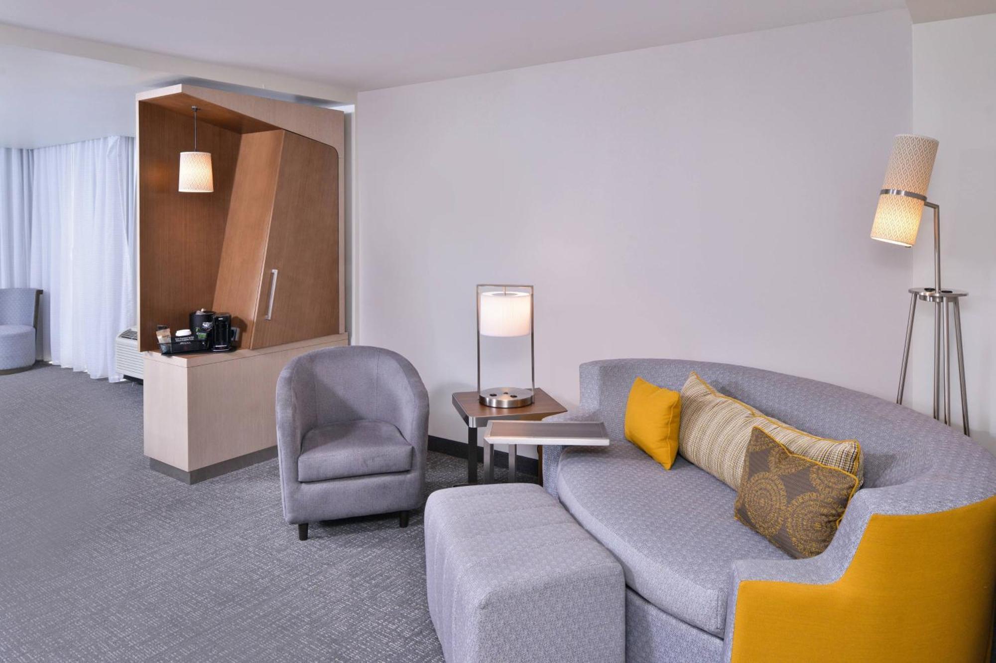 Courtyard By Marriott Columbus Гроув Сити Екстериор снимка