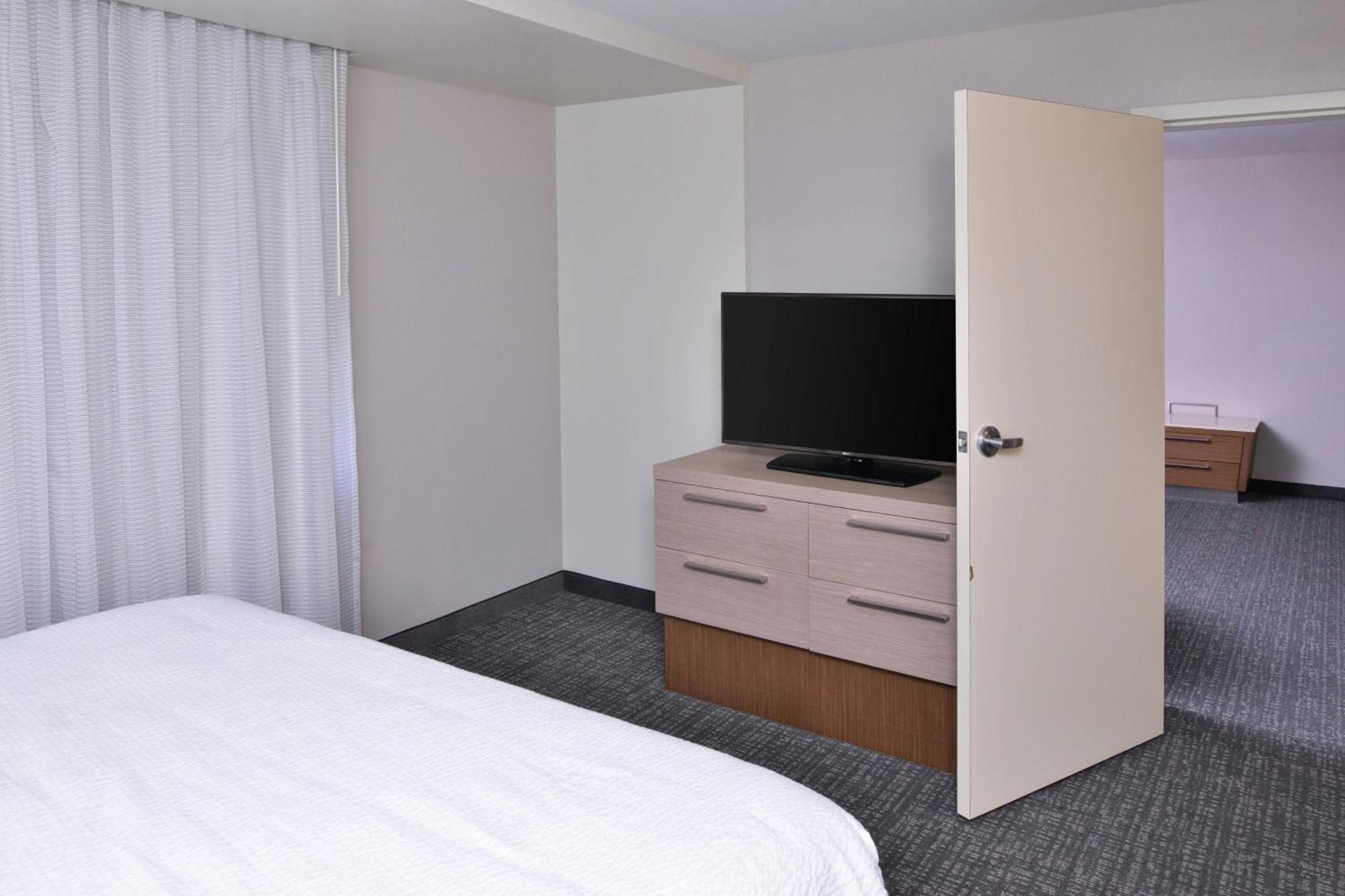 Courtyard By Marriott Columbus Гроув Сити Екстериор снимка